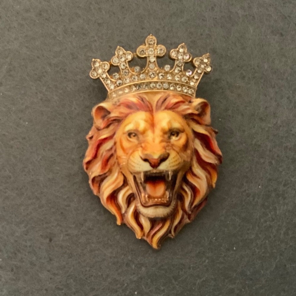Vintage Gold Tone Roaring Lion Head Brooch Crown Lapel Pin Unsigned 3D Leo King